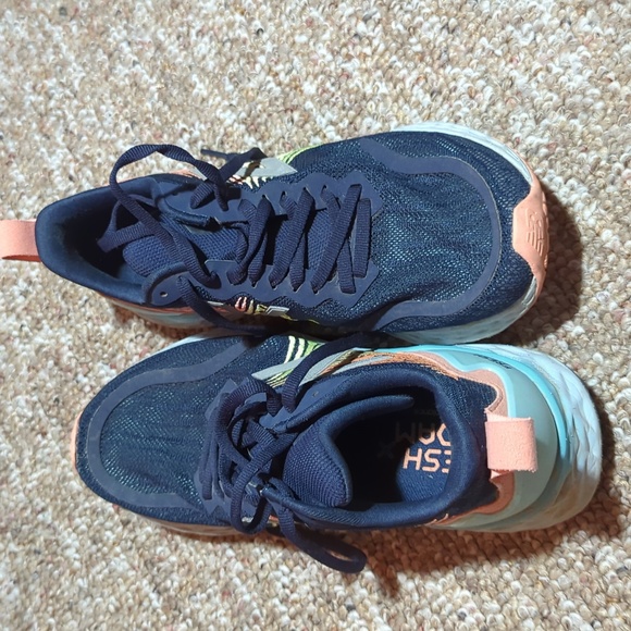 New Balance Running shoes - Picture 2 of 3